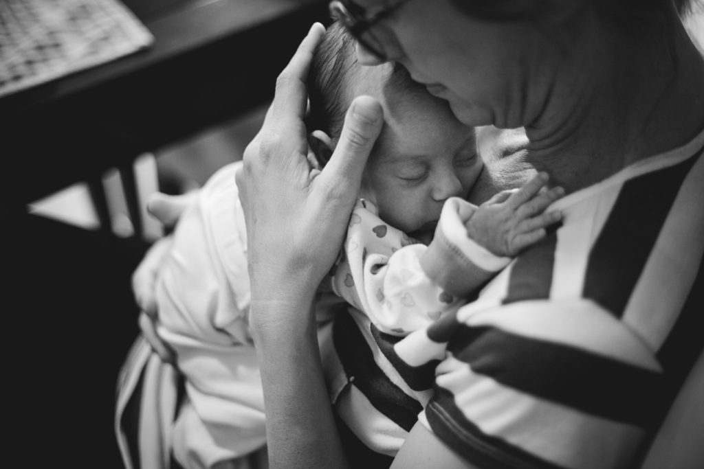 The first months of motherhood are full of loving moments that deserve to be captured in a documentary photoshoot