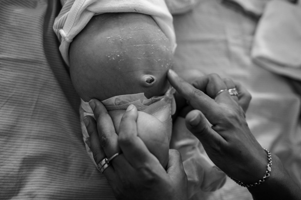 Newborn details in a photoshoot at home