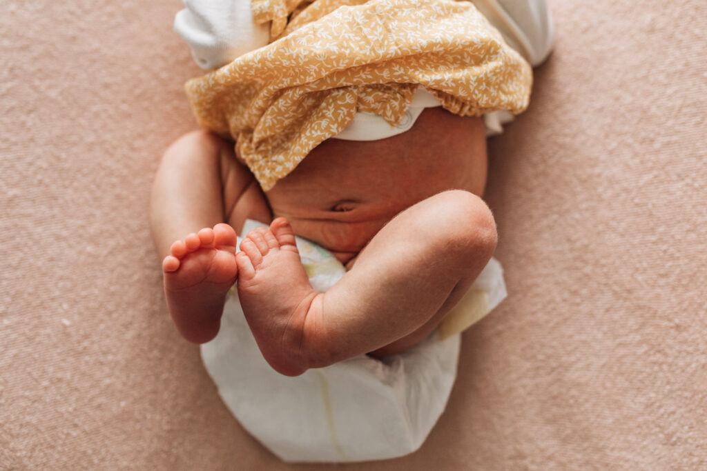newborn feet and tummy